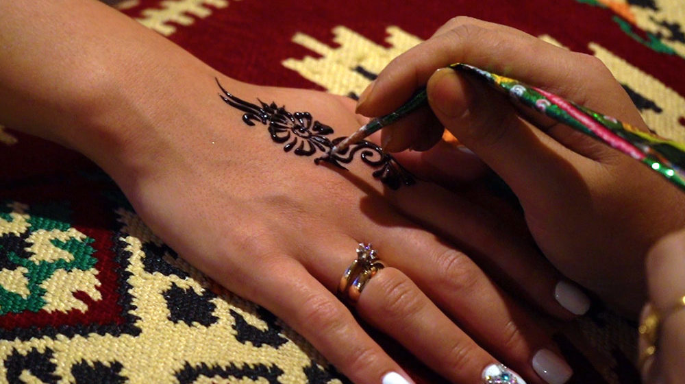 henna tattoos on your hands