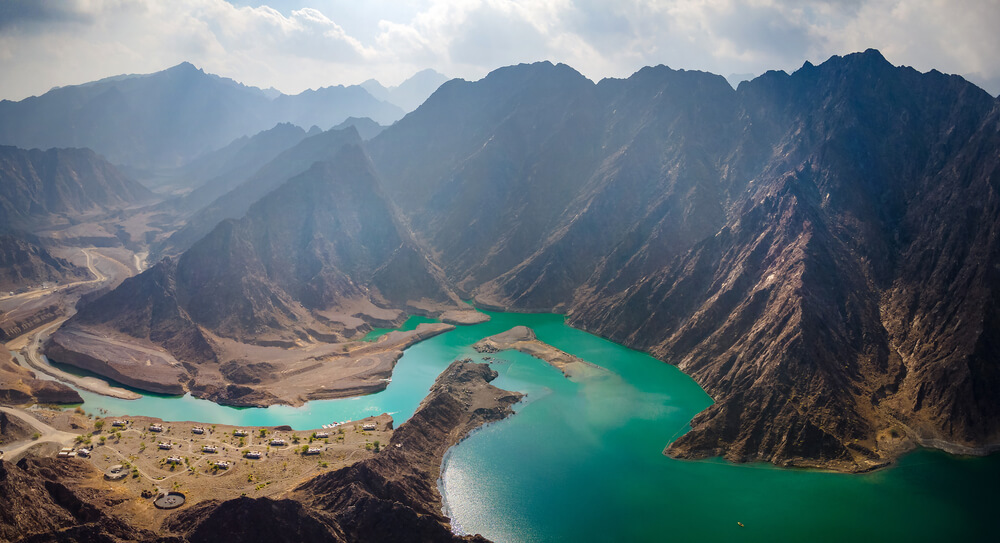 Hatta Dam is a beautiful jewel of clear water surrounded by the imposing Hajjar mountains. Best place for kayaking or sailing a boat, the sight is astounding.